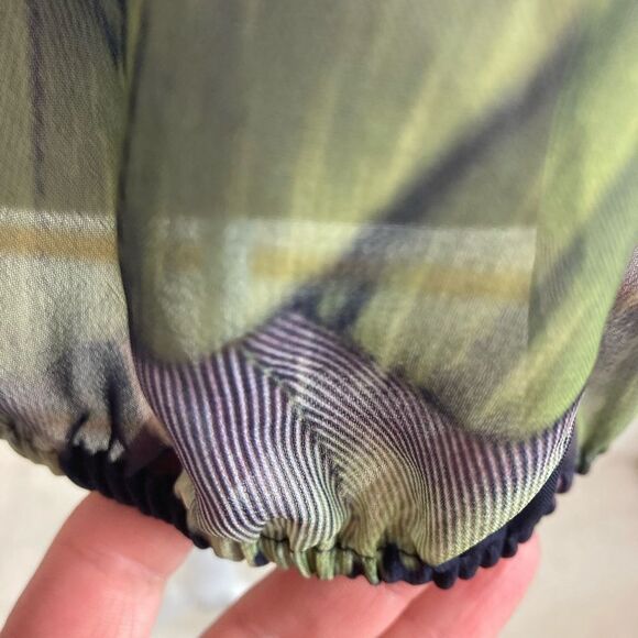 Exotic Feather Leaves Print Blouse w/tiny ruffles on shoulders - Picture 5 of 12